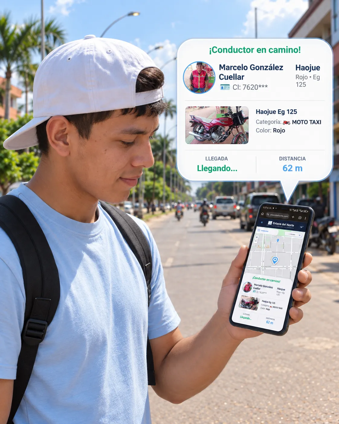 Pasajero viendo en su celular información del conductor que se dirige hacia él